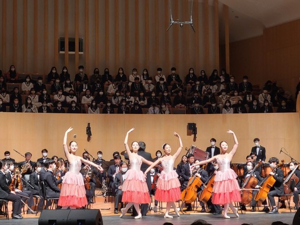 광명브라인드오케스트라의 아름다운 연주. 창단 10주년 정기연주회 모습