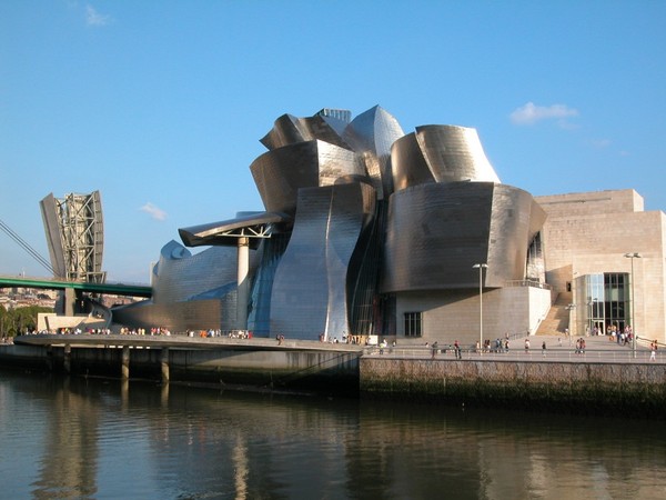 스페인 빌바오 구겐하임미술관 (출처 네이버)