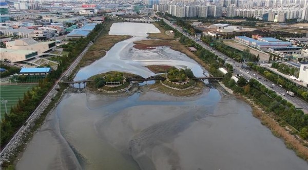 항공 촬영한 학익유수지(사진제공=학산문화원)